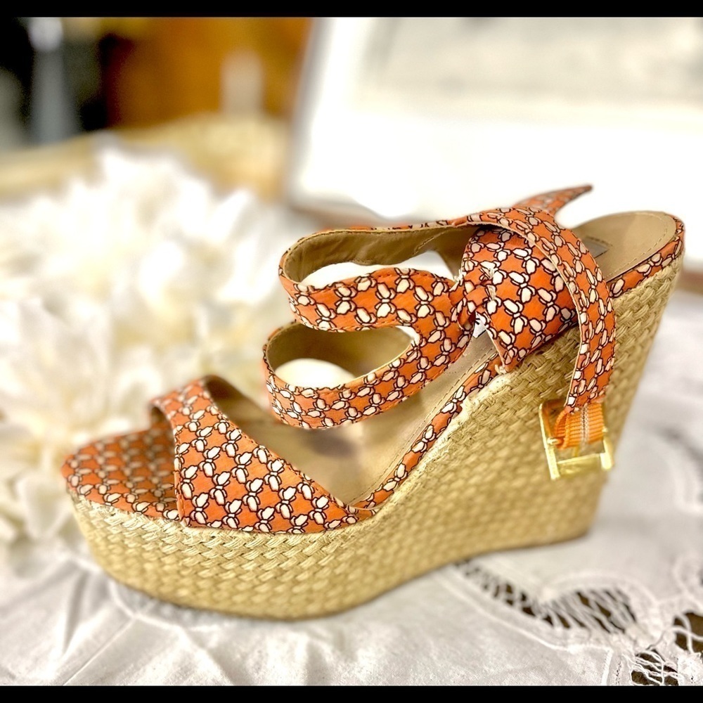 STEVE MADDEN ORANGE BUTTERFLY ESPADRILLES WITH GOLD BUCKLED ANKLE STRAPS - Picture 6 of 6